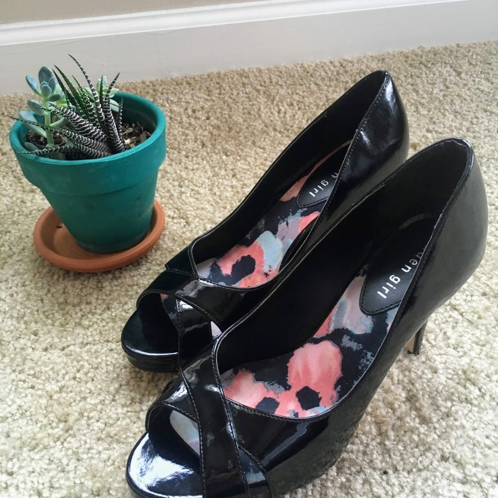 Madden Girl Black Pumps